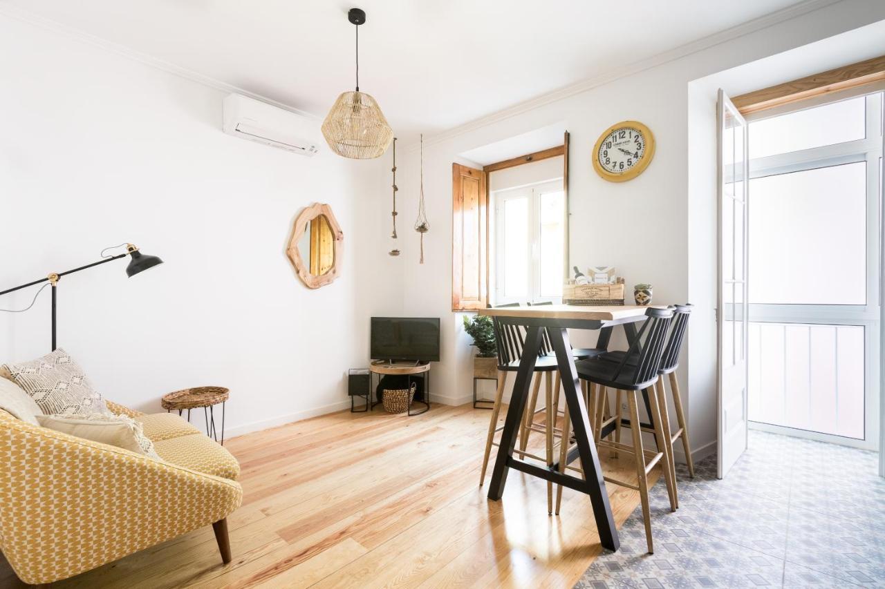Feel Home in this Stunning Renovated Nest in Graça Lisboa Extérieur photo