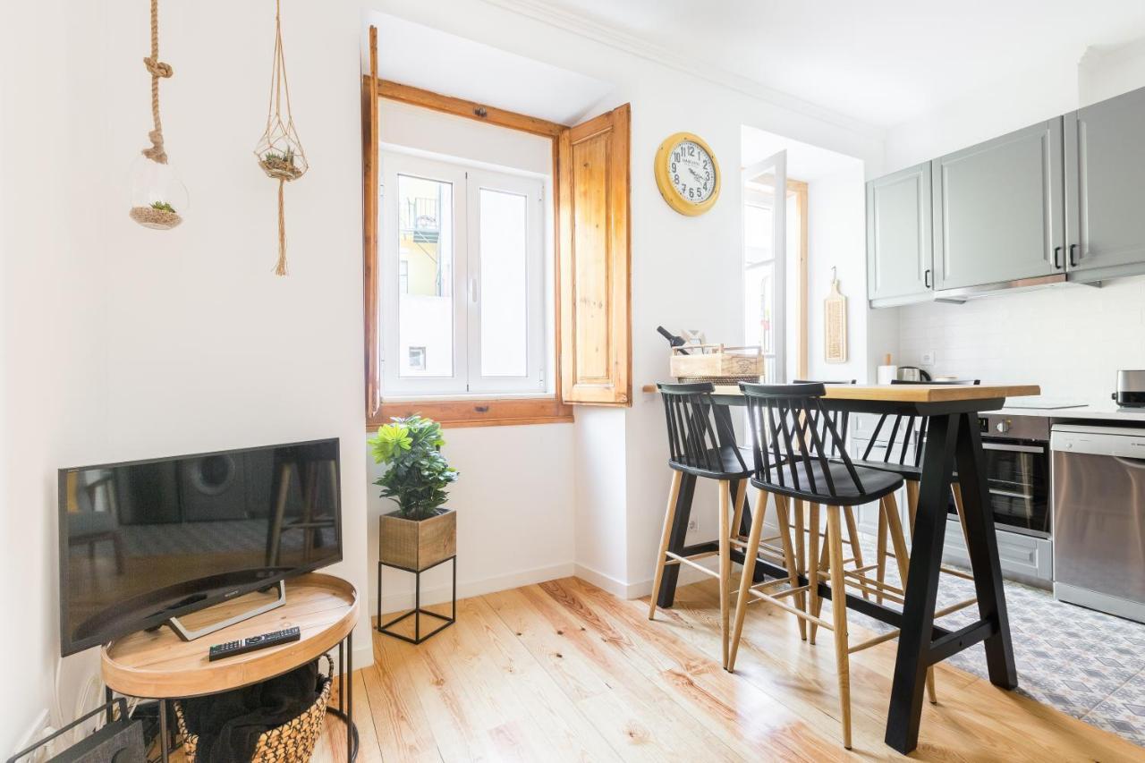 Feel Home in this Stunning Renovated Nest in Graça Lisboa Extérieur photo